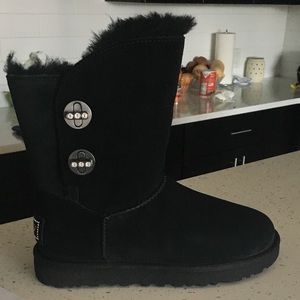 Uggs boots size 7. NWT. More pictures to come